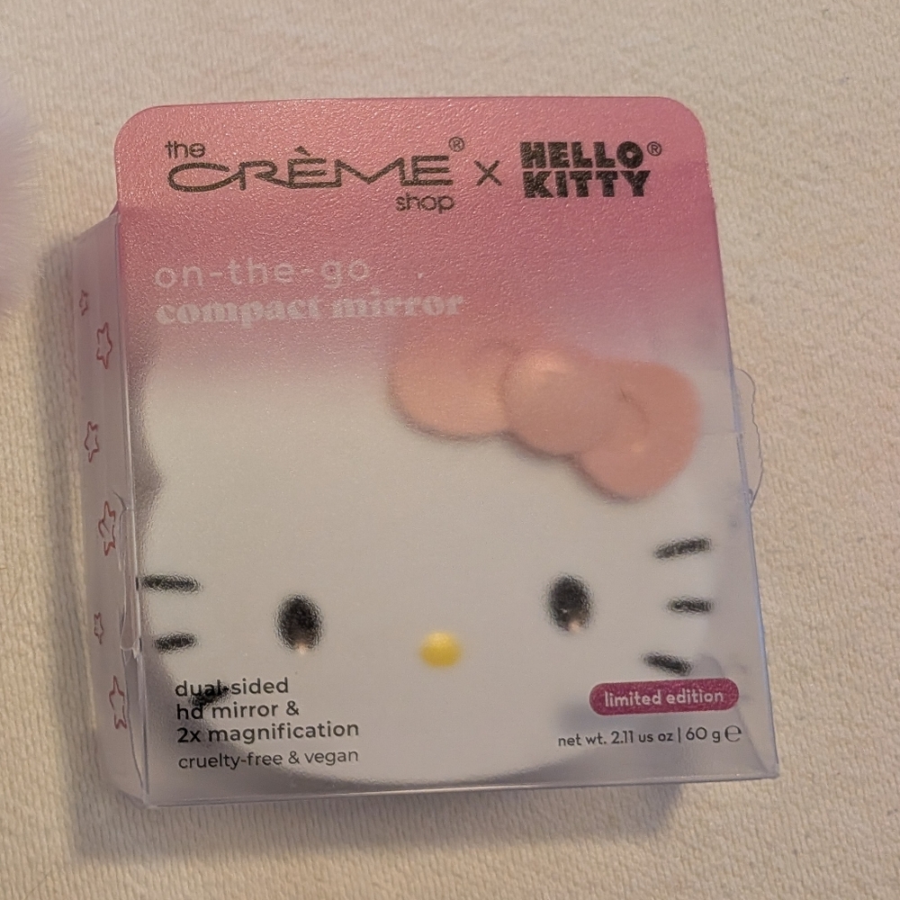 Hello Kitty Mirror & Keychain 🩷 - Picture 2 of 4